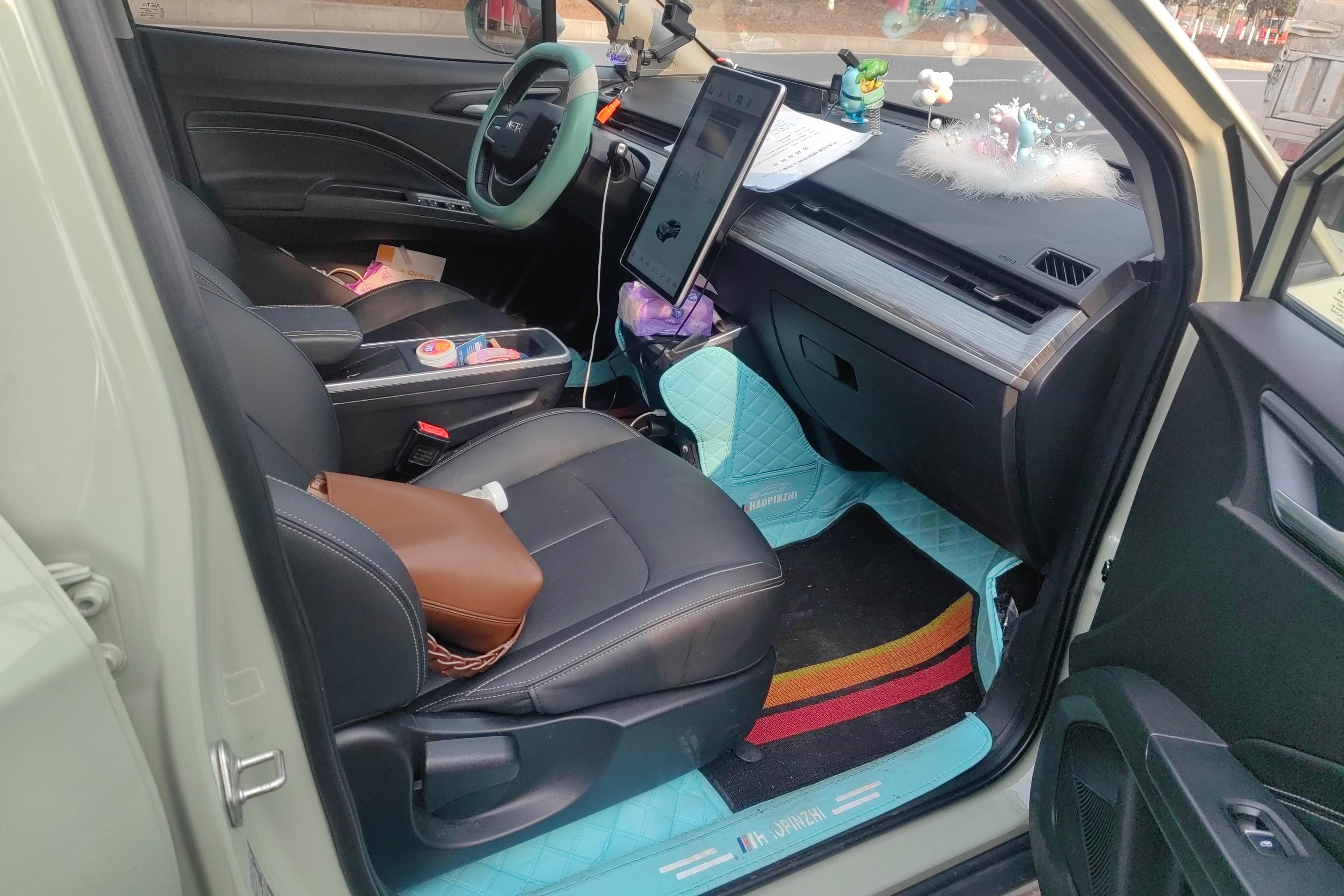 哪吒汽车 哪吒L 2023 汽车图片 #7