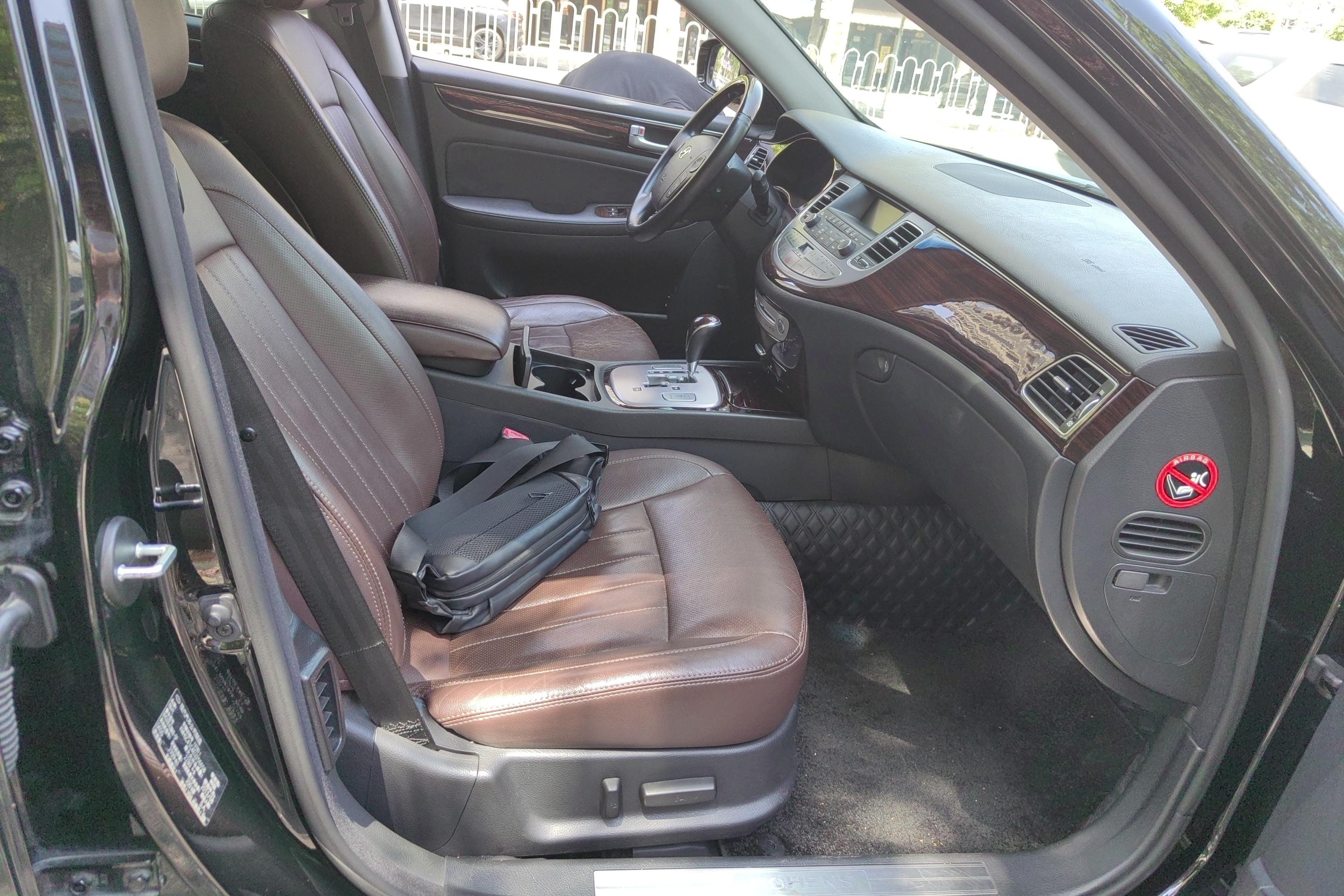 Hyundai Rohens 2014 car image #7