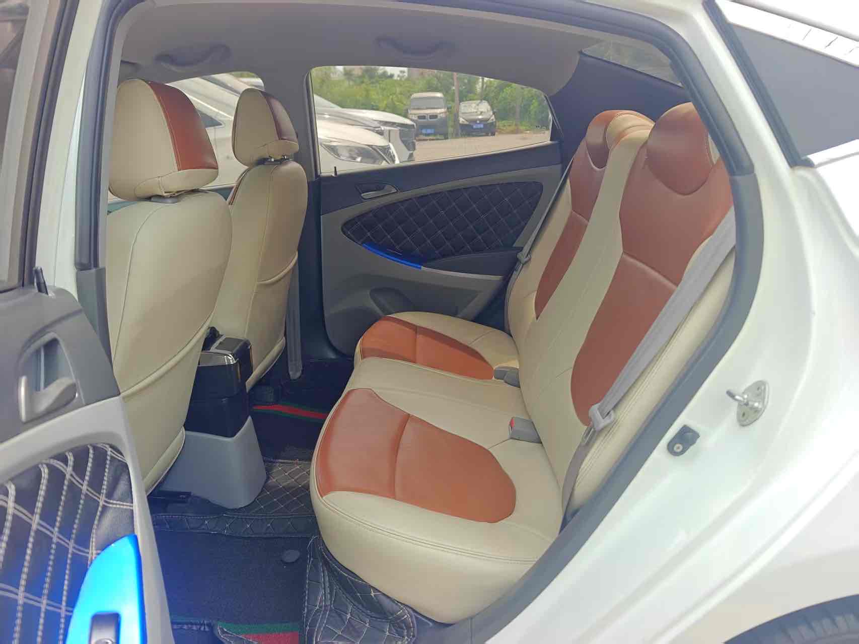 Hyundai Reina 2016 car image #7