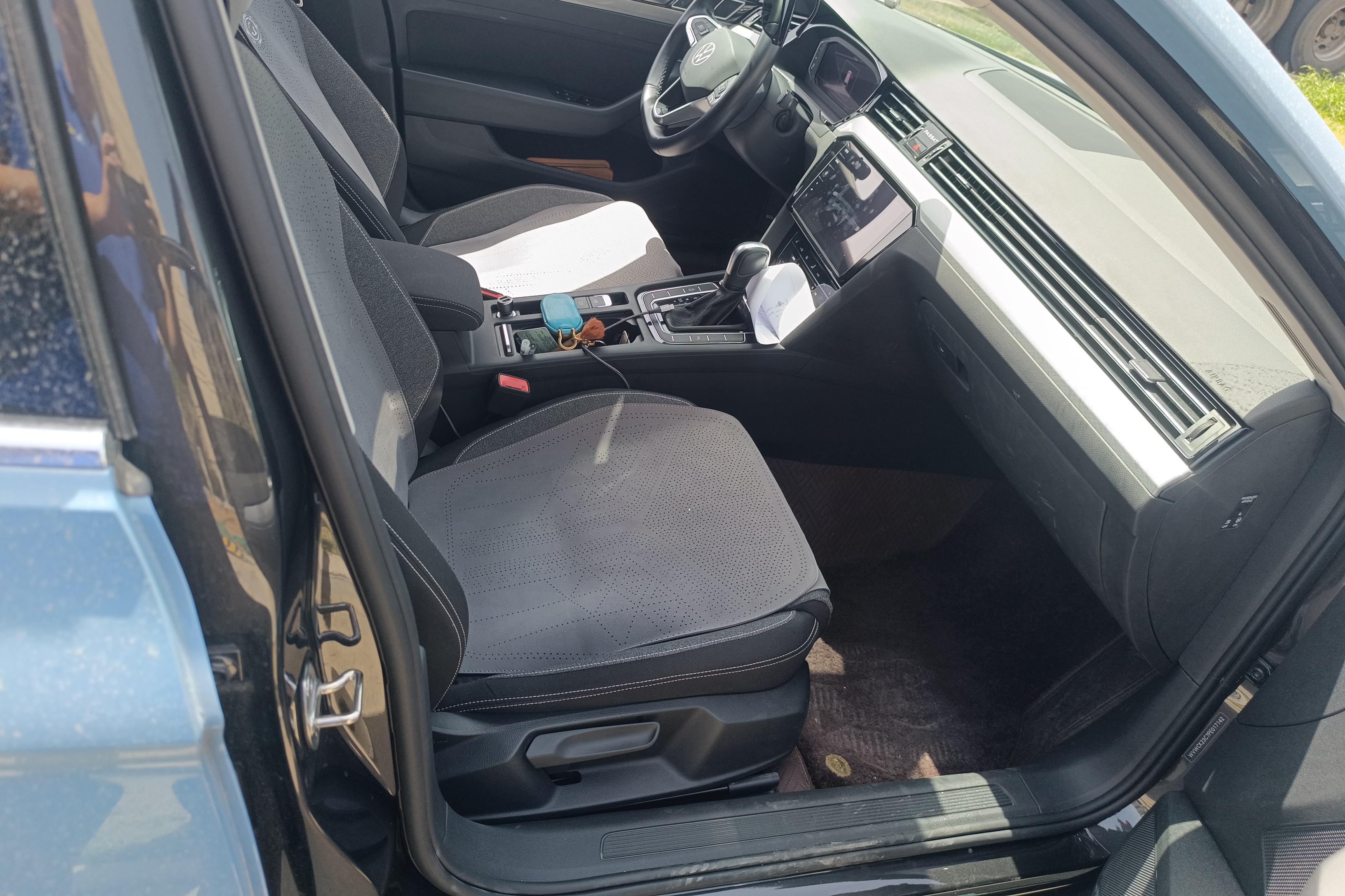 Volkswagen Passat Variant 2023 immagine di auto #7