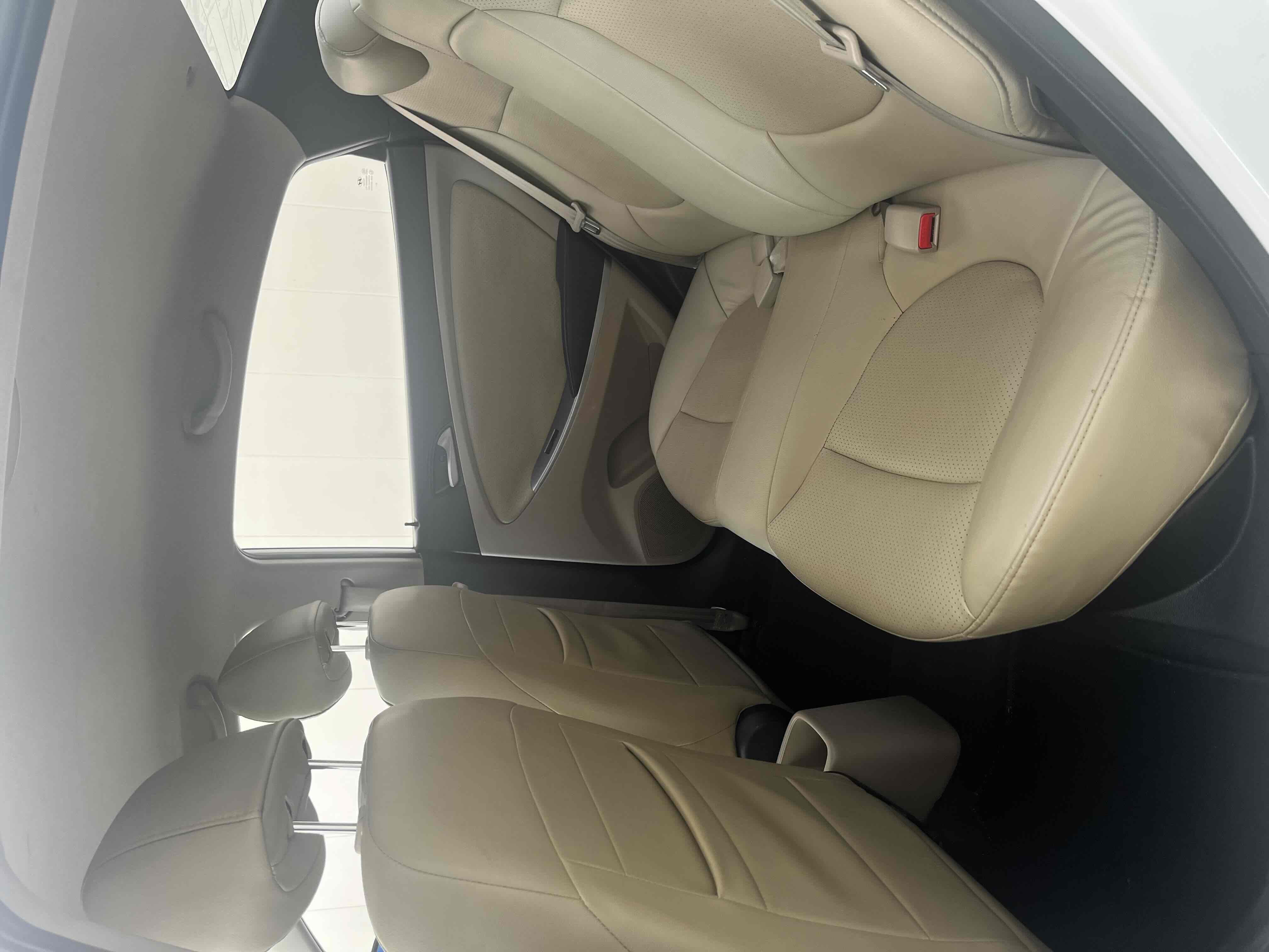 Hyundai Reina 2016 car image #7