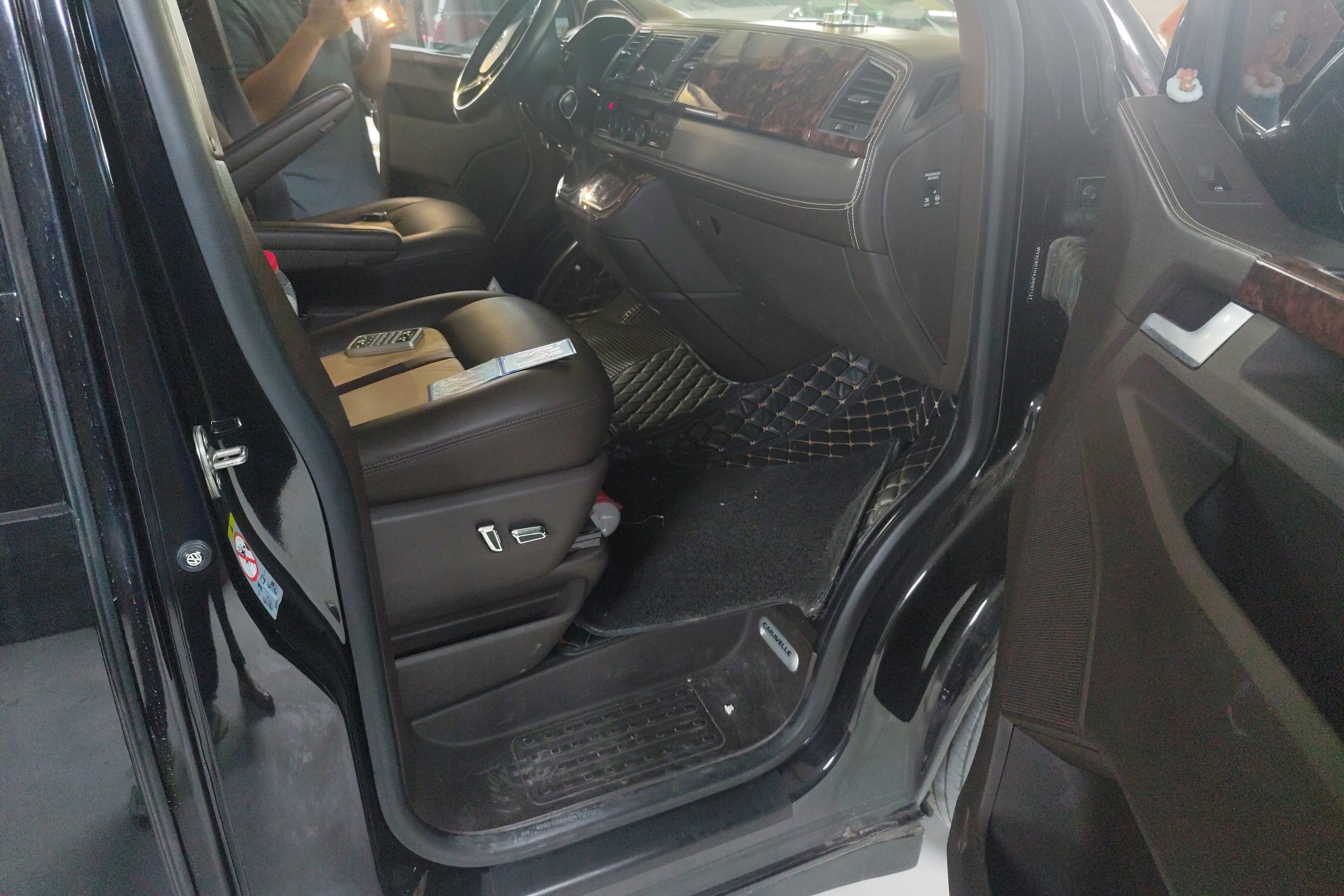 Volkswagen Caravelle 2018 car image #7