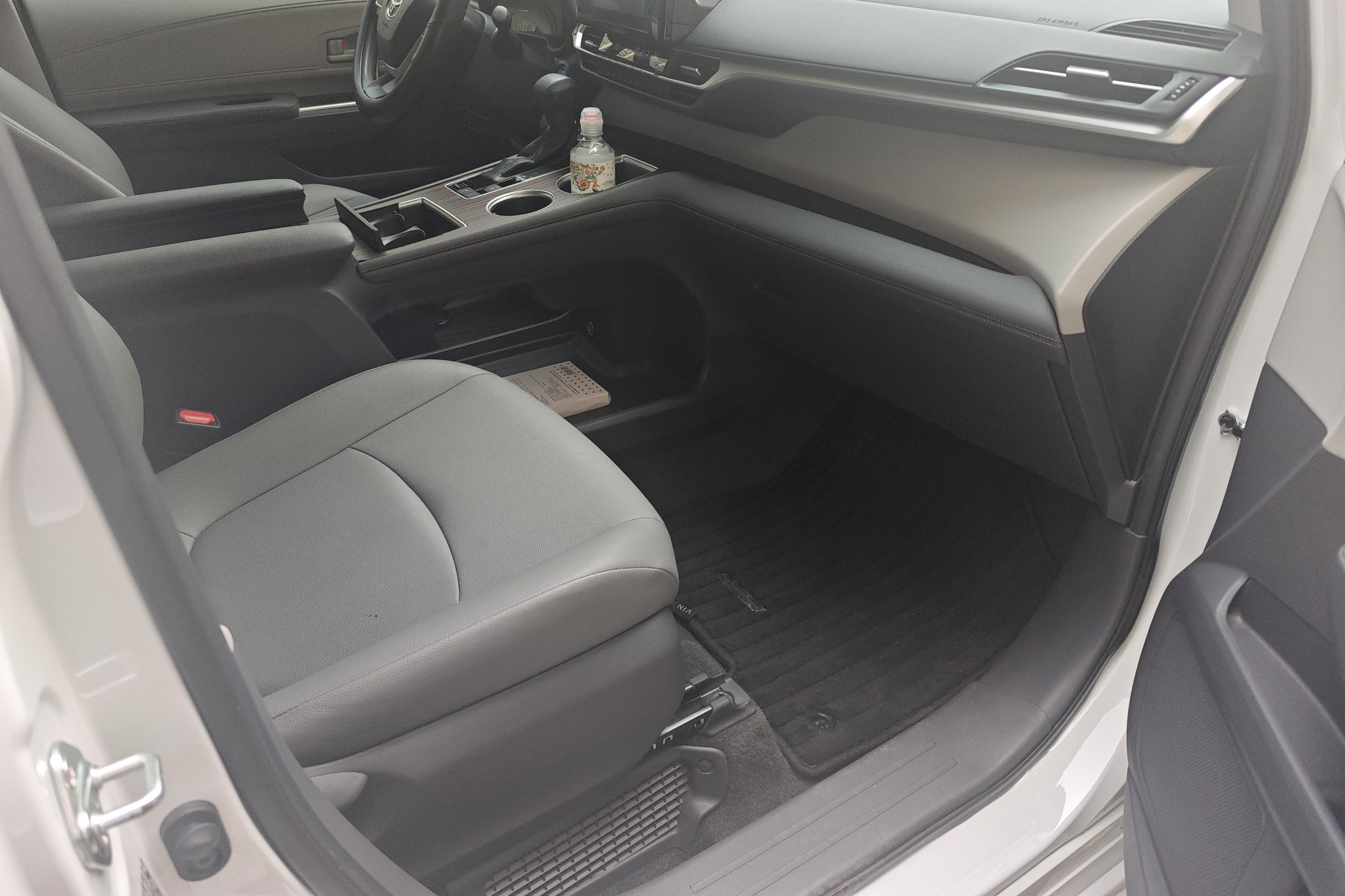 Toyota Granvia 2023 immagine di auto #7