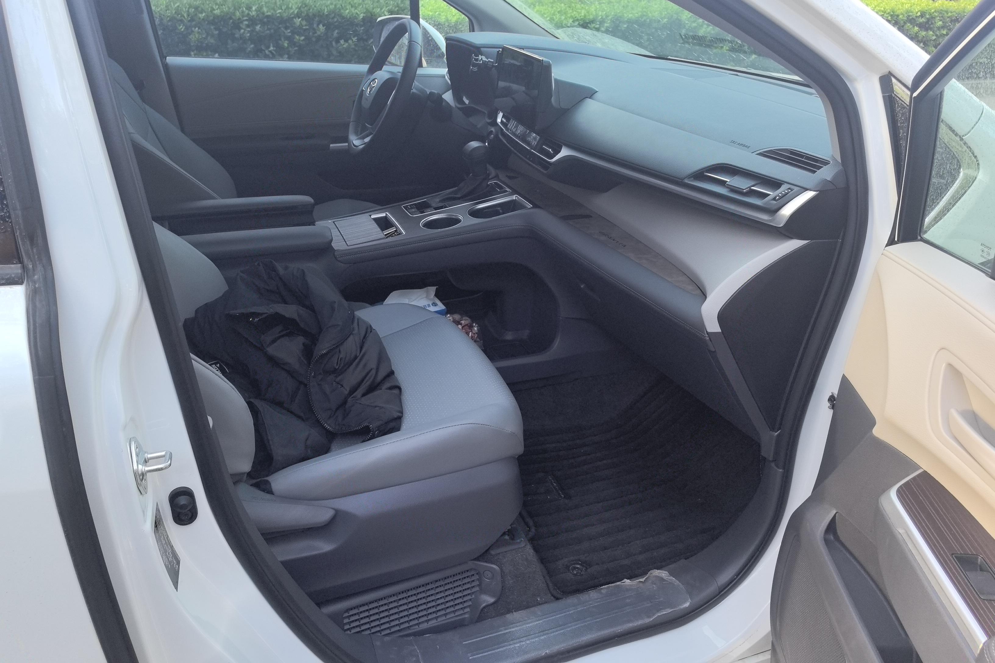 Toyota Granvia 2024 #7 Toyota Granvia 2024 car image #7