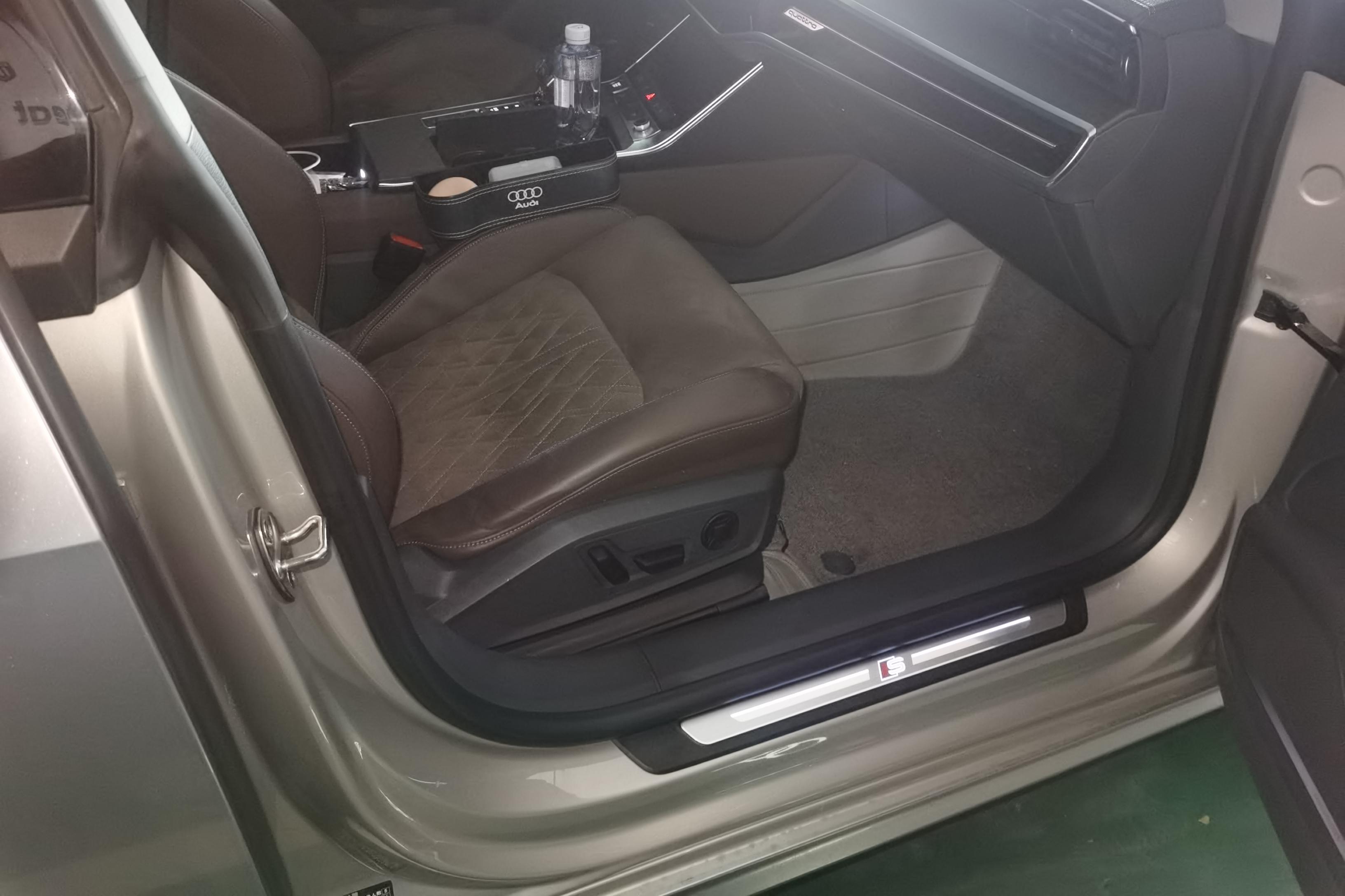 Audi A7L 2023 #7 Audi A7L 2023 صورة سيارة #7