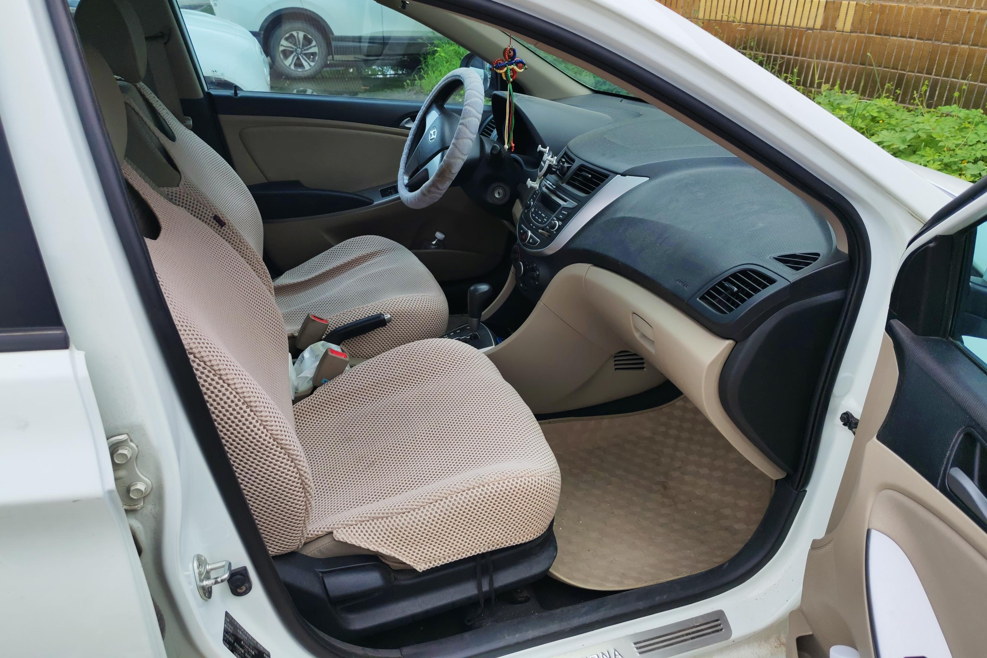 Hyundai Reina 2015 car image #7