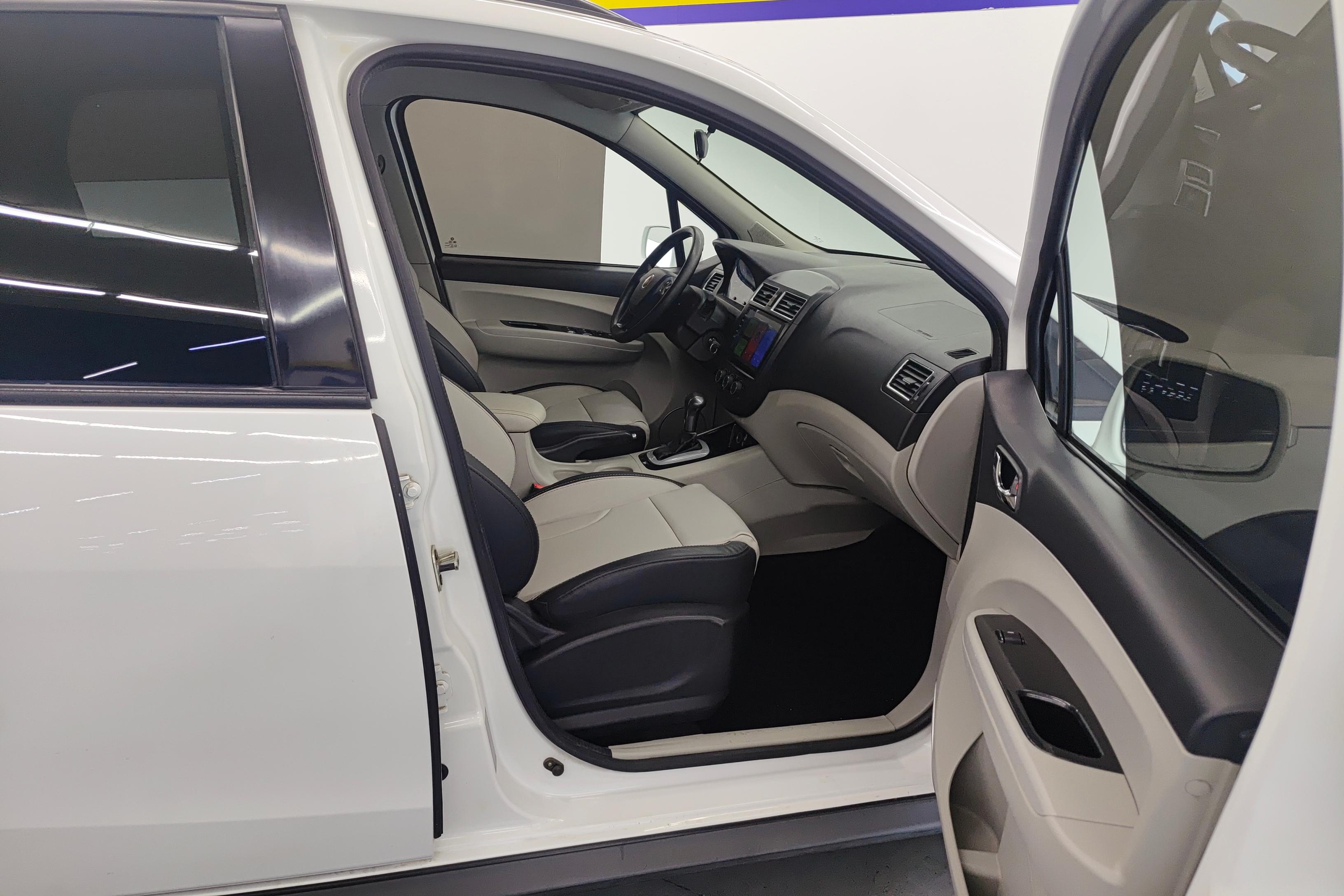 Forthing JOYEAR XV 2017 car image #7