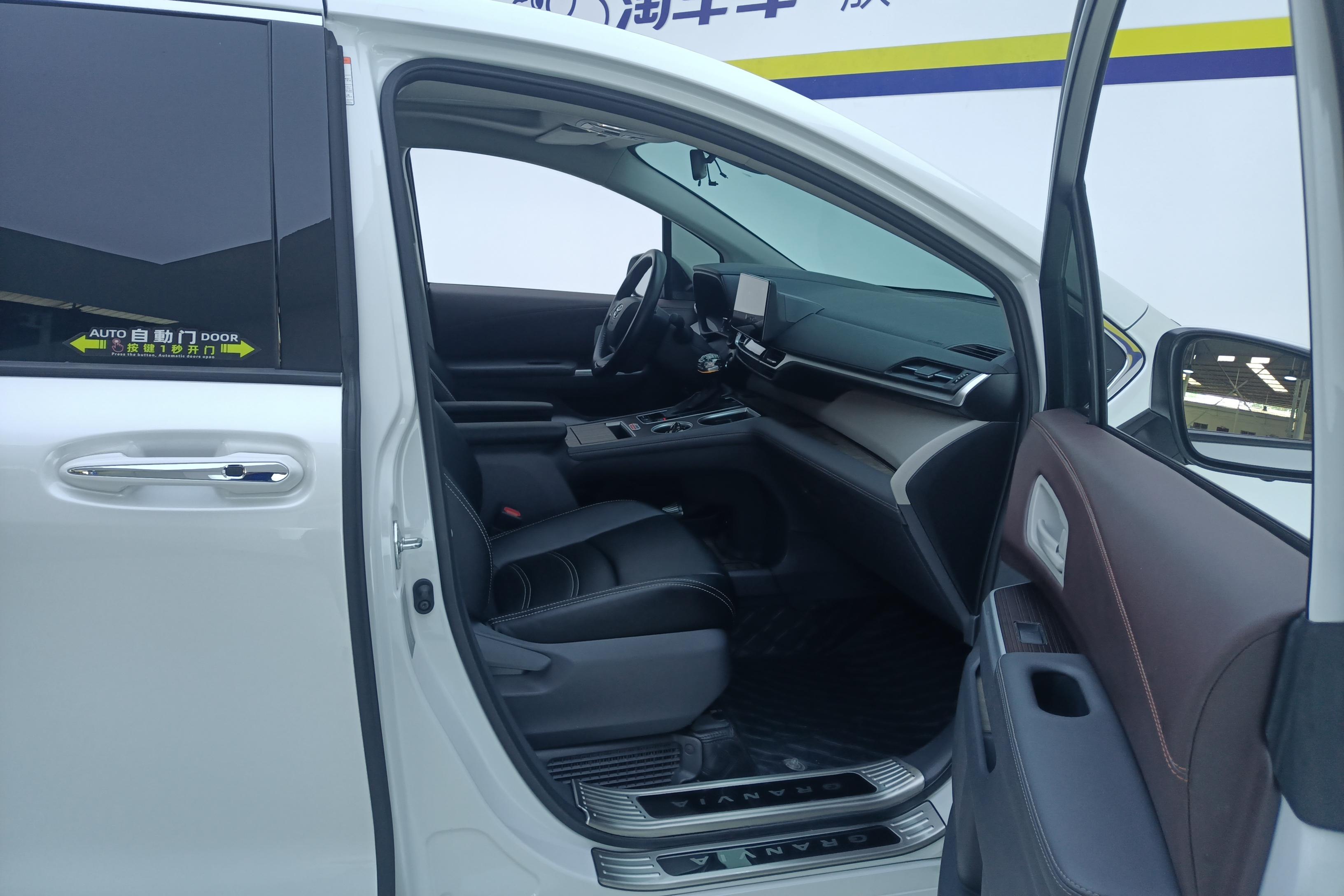 Toyota Granvia 2024 immagine di auto #7