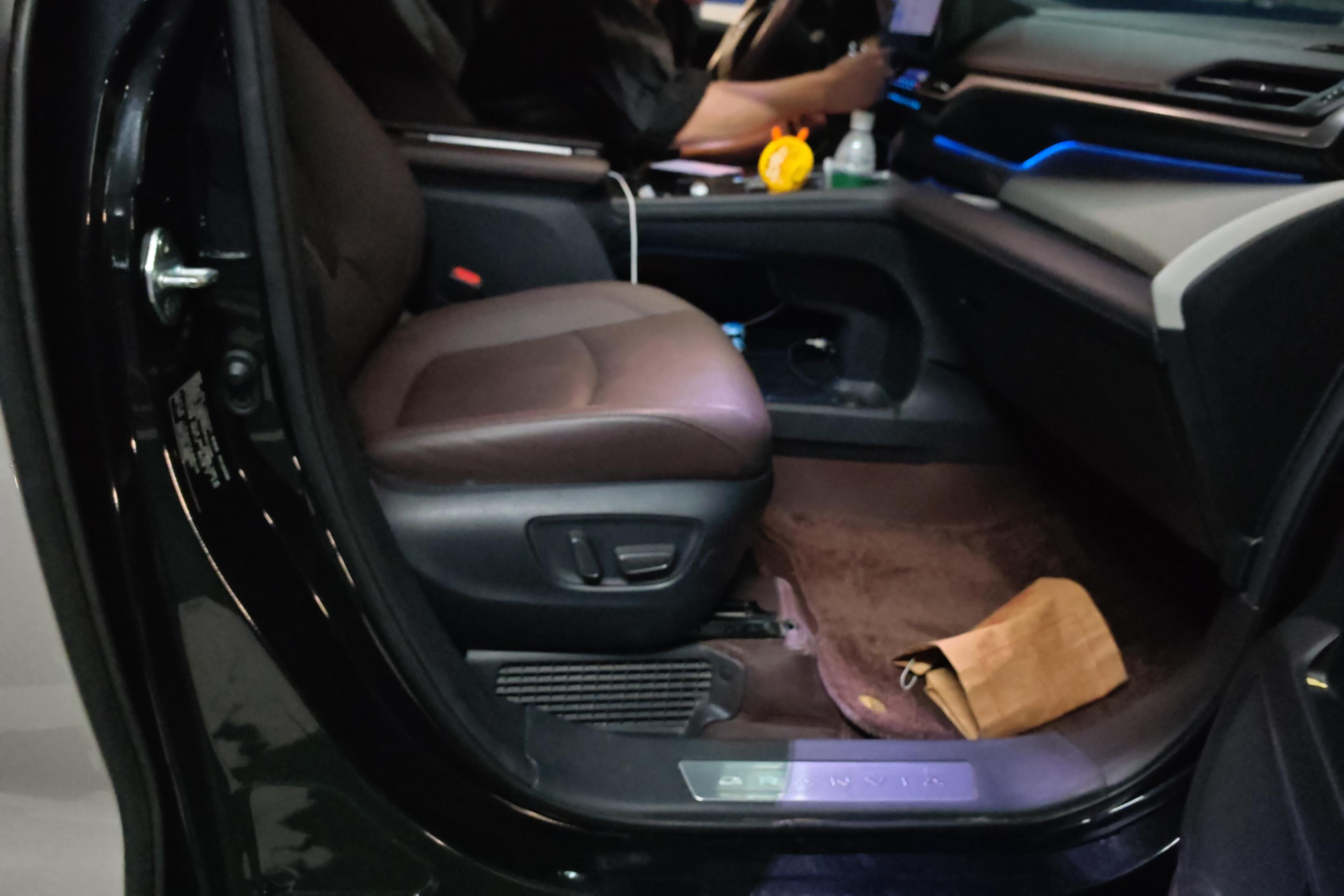 Toyota Granvia 2023 car image #7