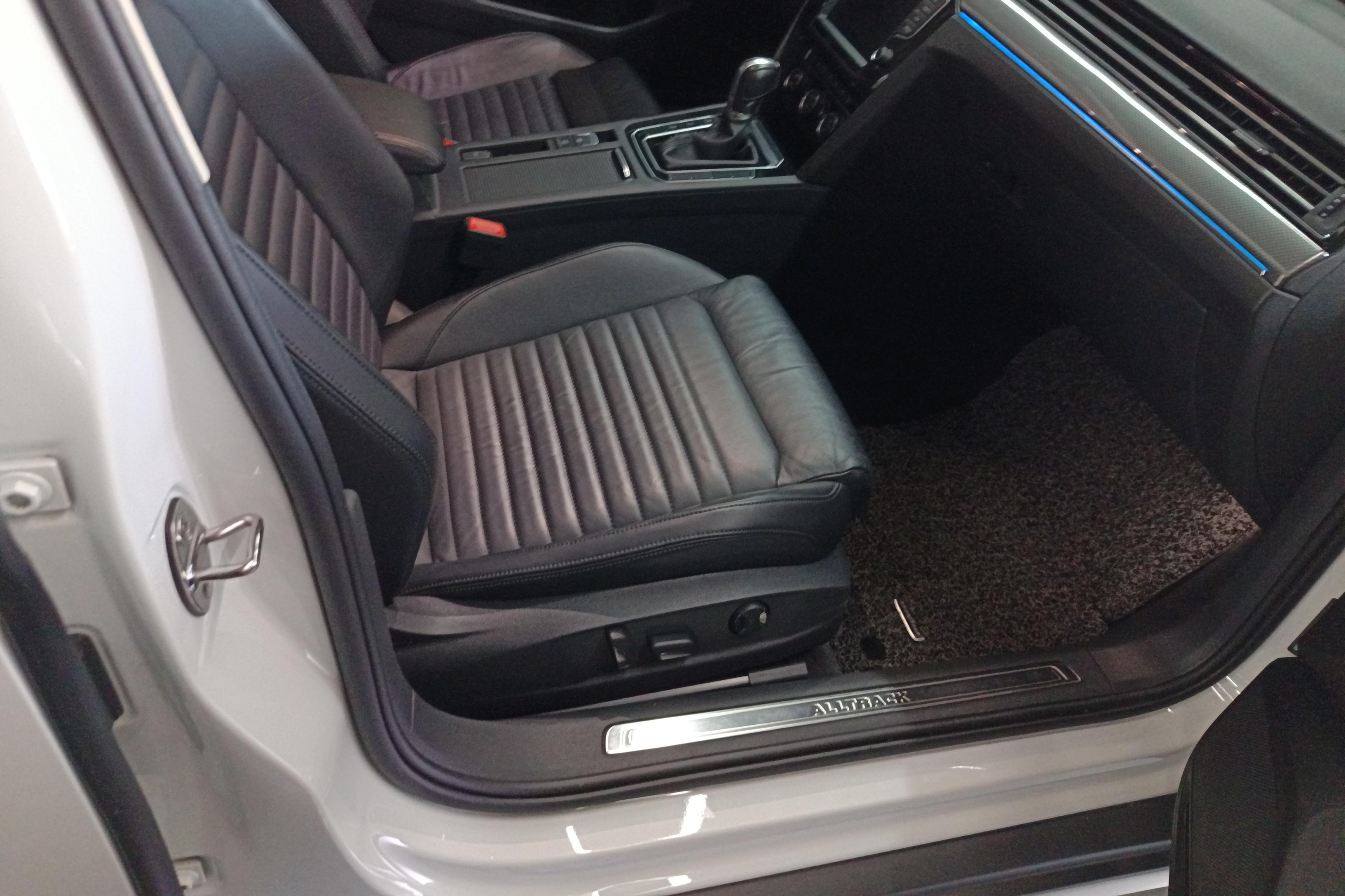 Volkswagen Passat Variant 2018 immagine di auto #7