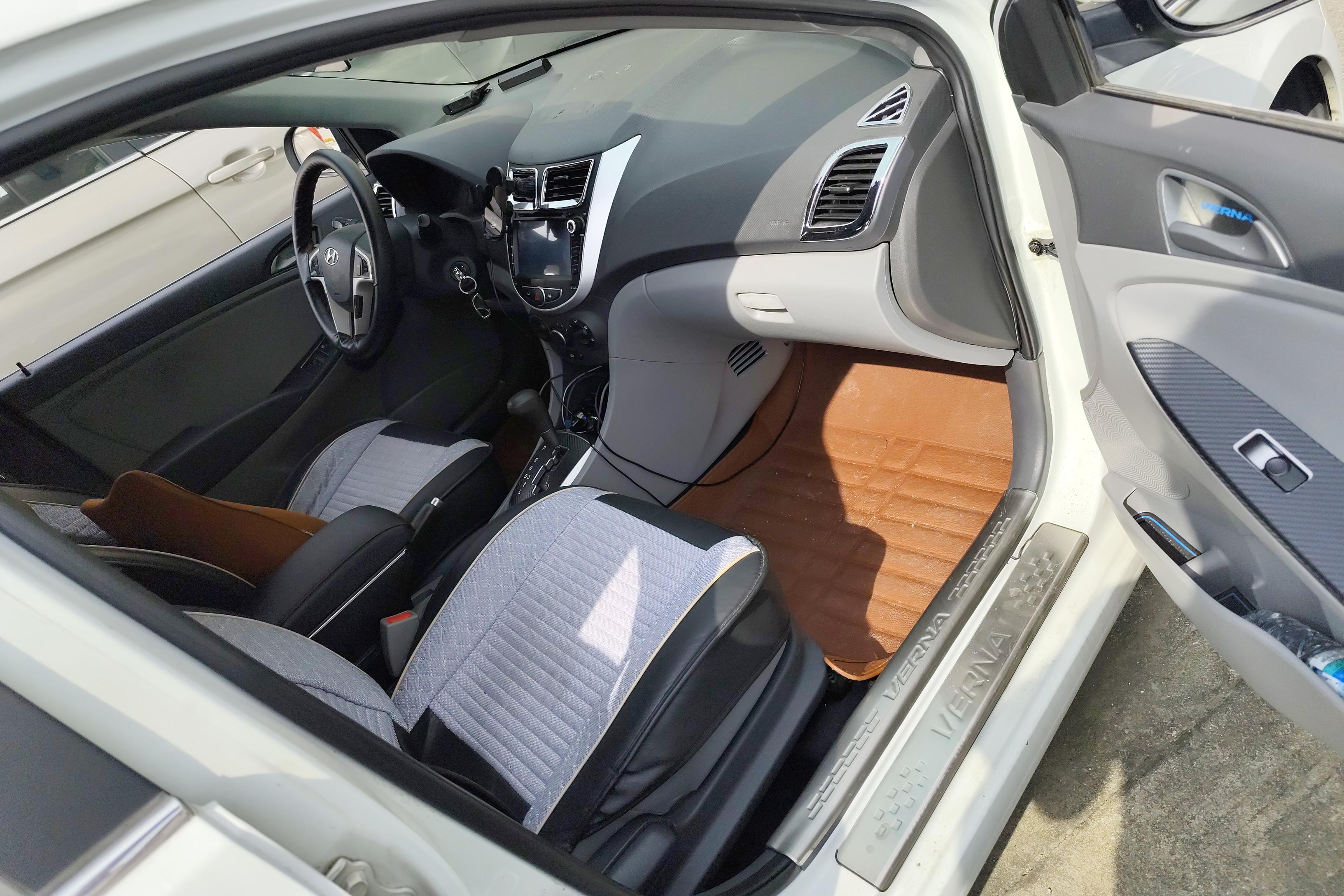 Hyundai Reina 2016 car image #7