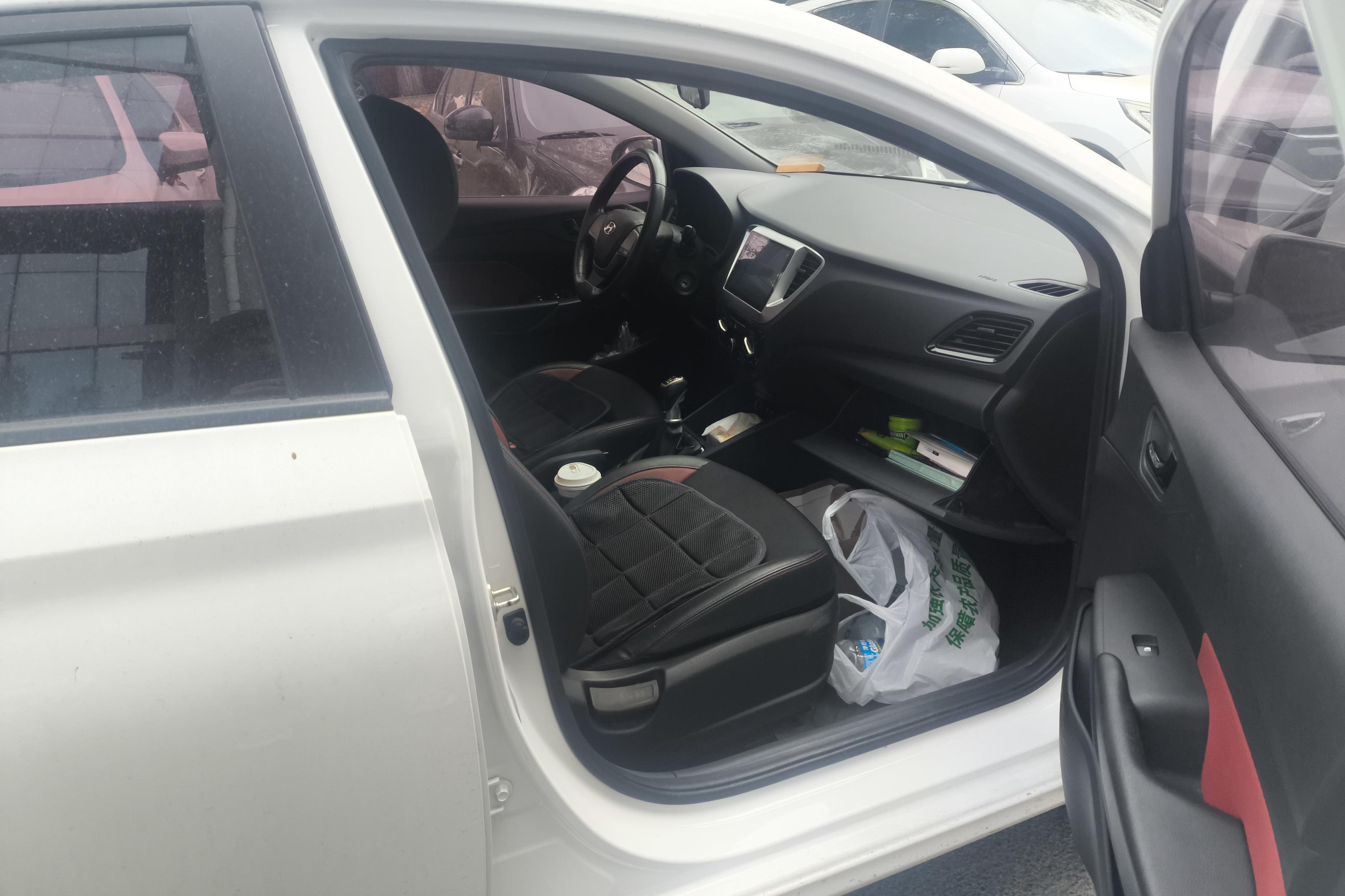 Hyundai Verna 2017 car image #7