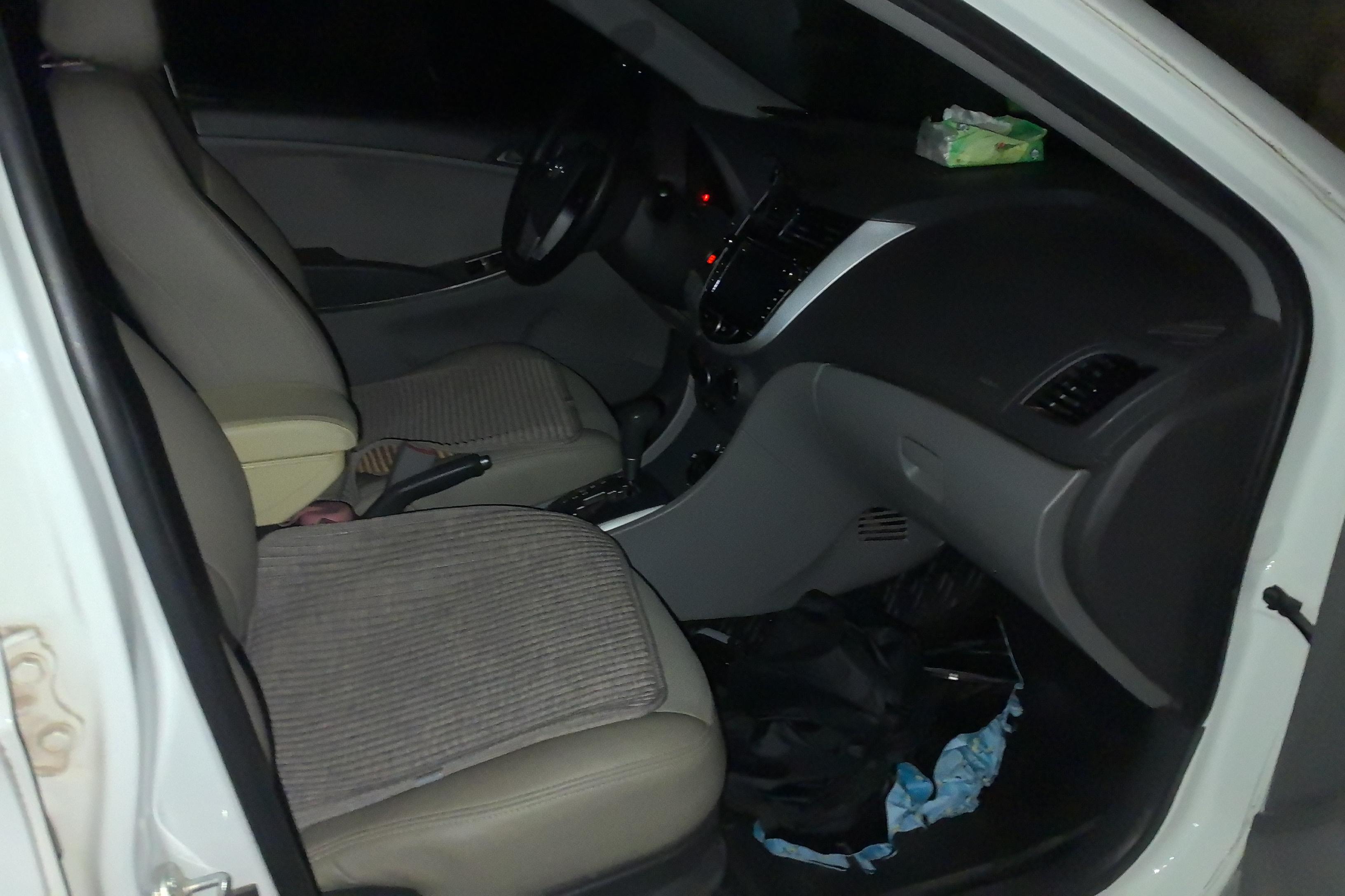 Hyundai Reina 2014 car image #7