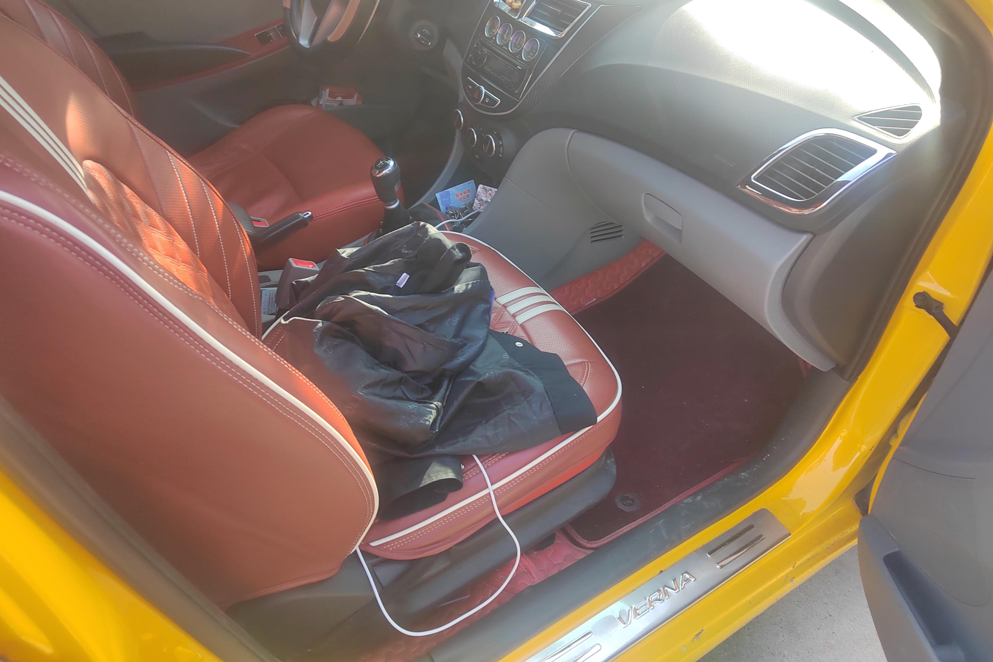 Hyundai Reina 2013 car image #7