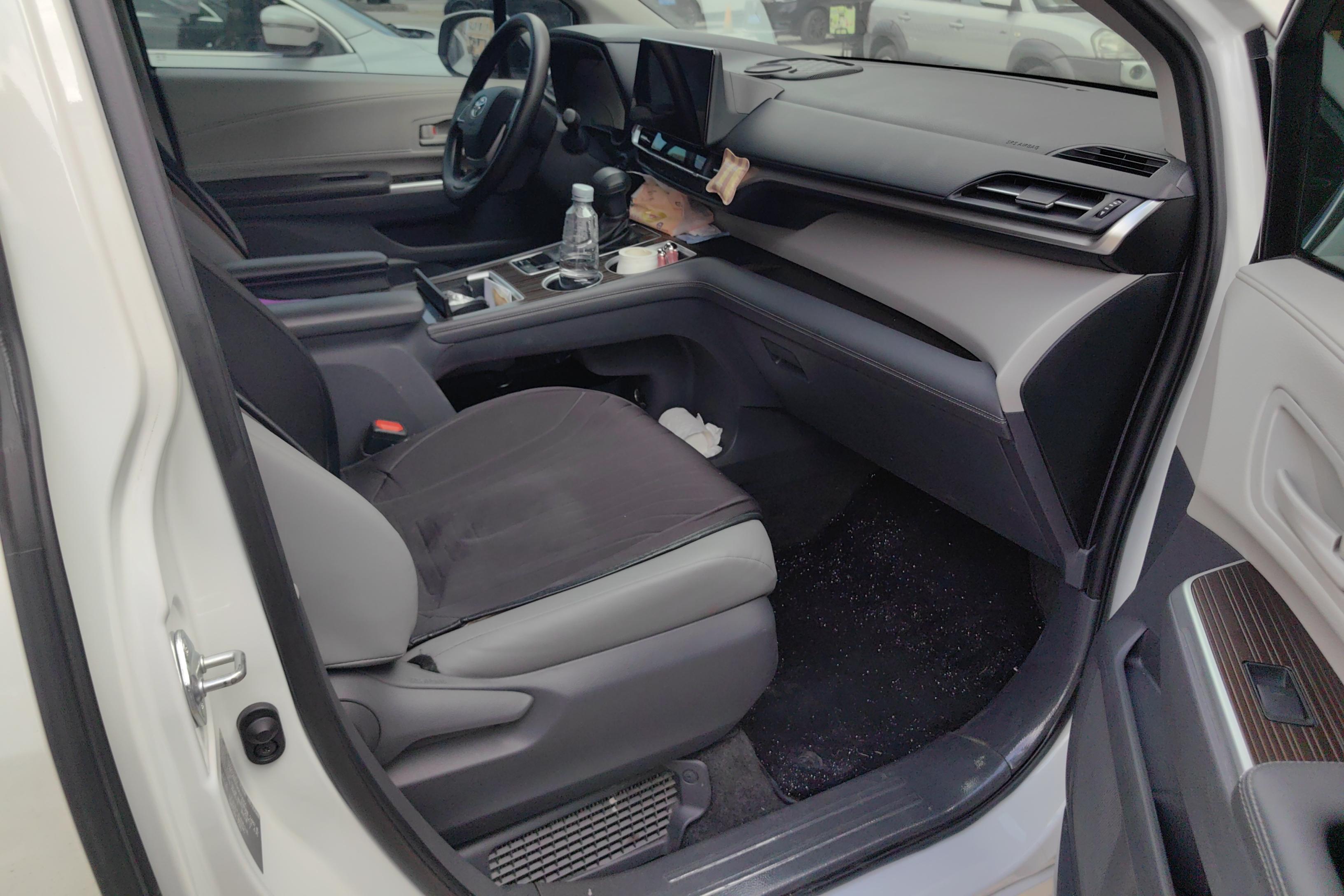 Toyota Granvia 2024 immagine di auto #7