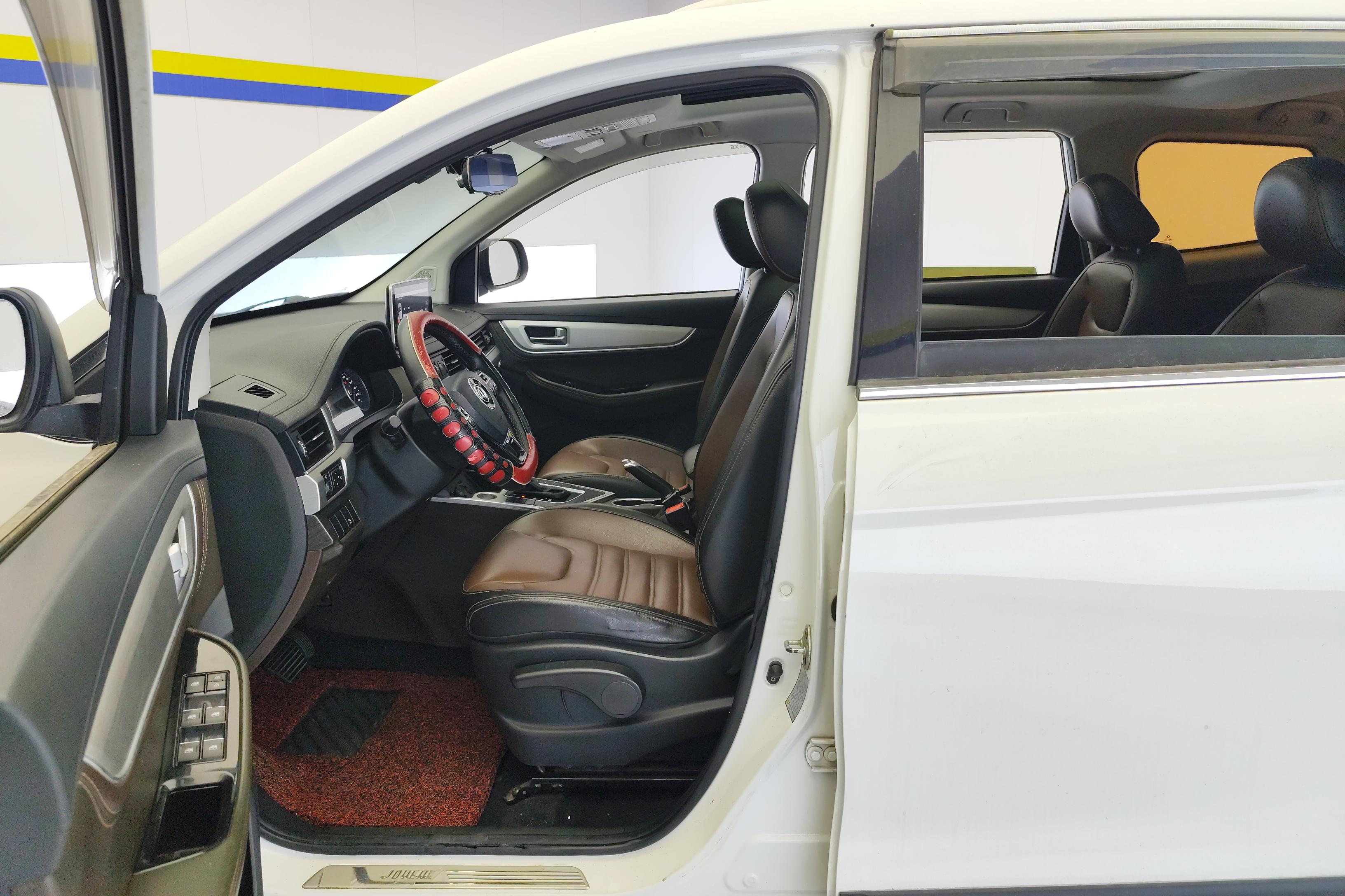 Forthing JOYEAR X6 2018 #7 Forthing JOYEAR X6 2018 car image #7