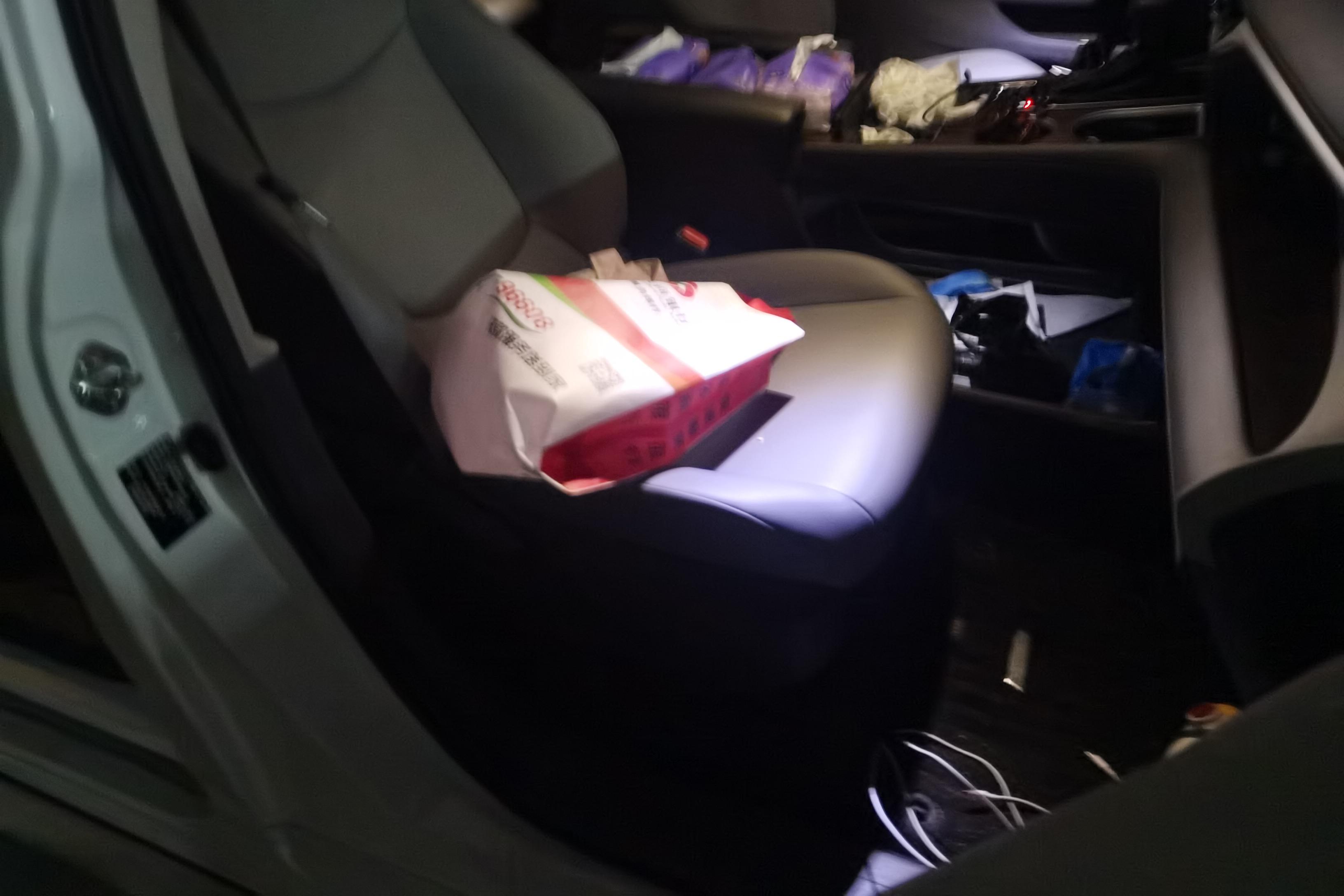 Toyota Granvia 2023 car image #7