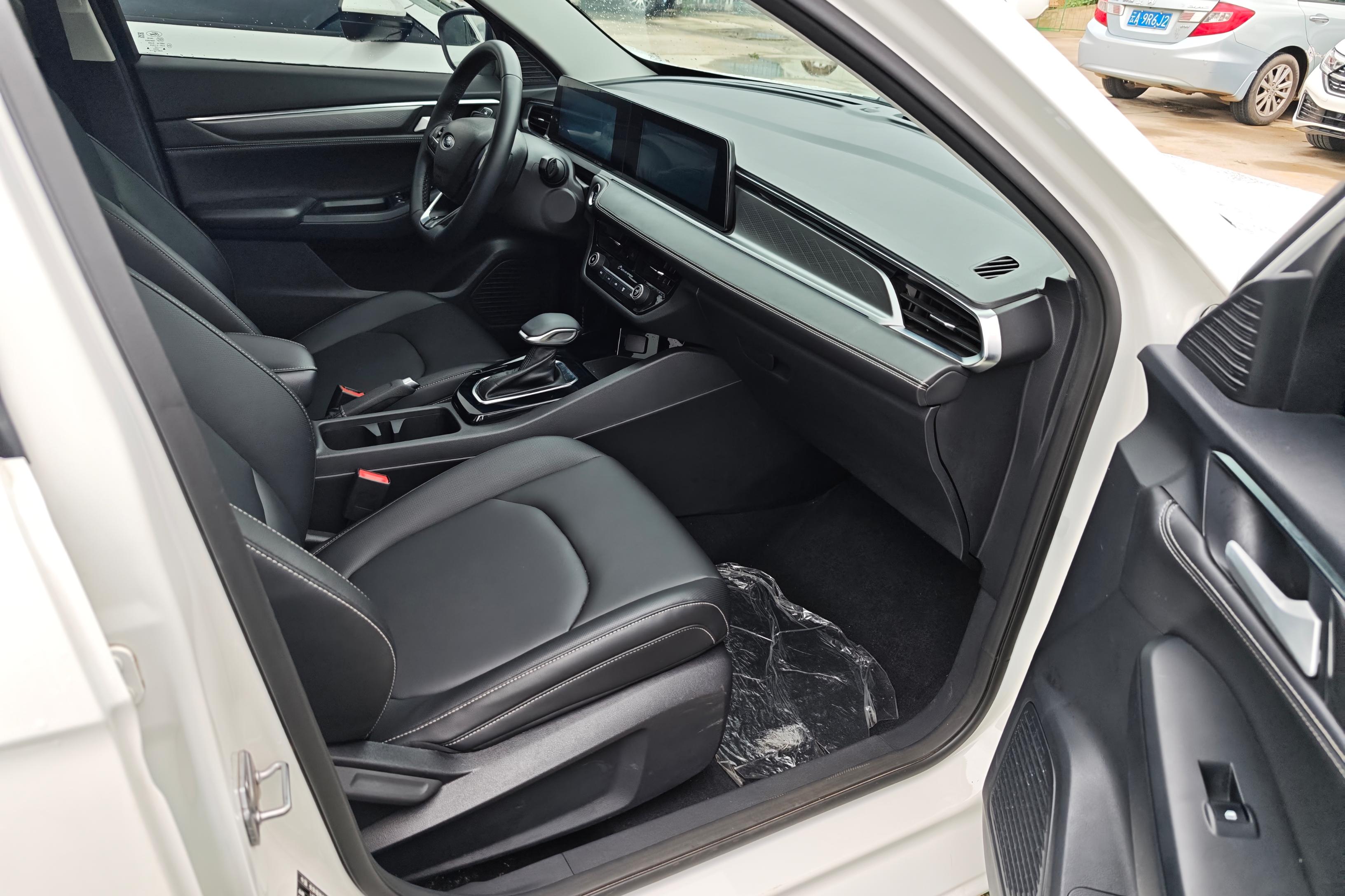 Ford Escort 2022 car image #7