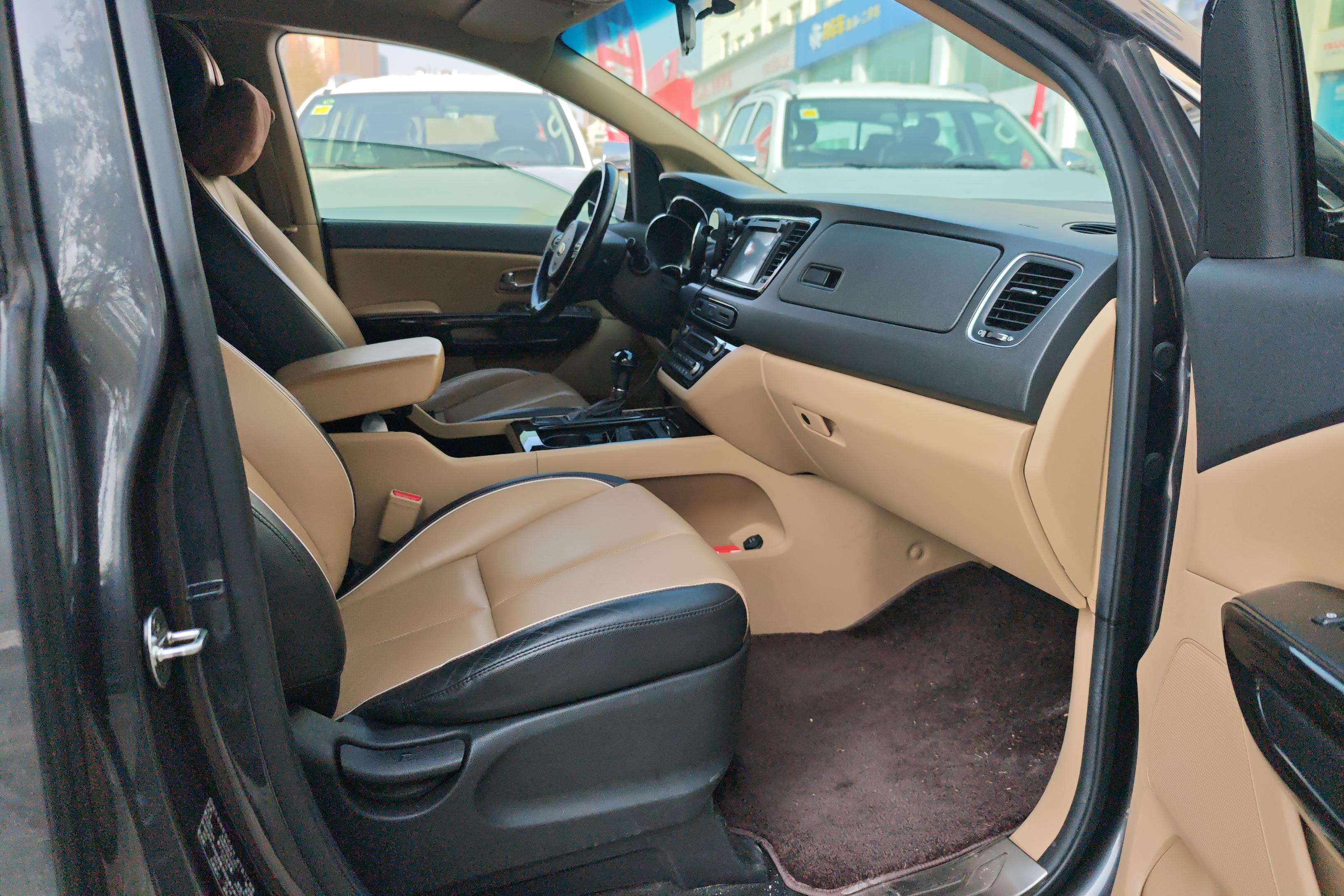 Kia Carnival 2016 immagine di auto #7