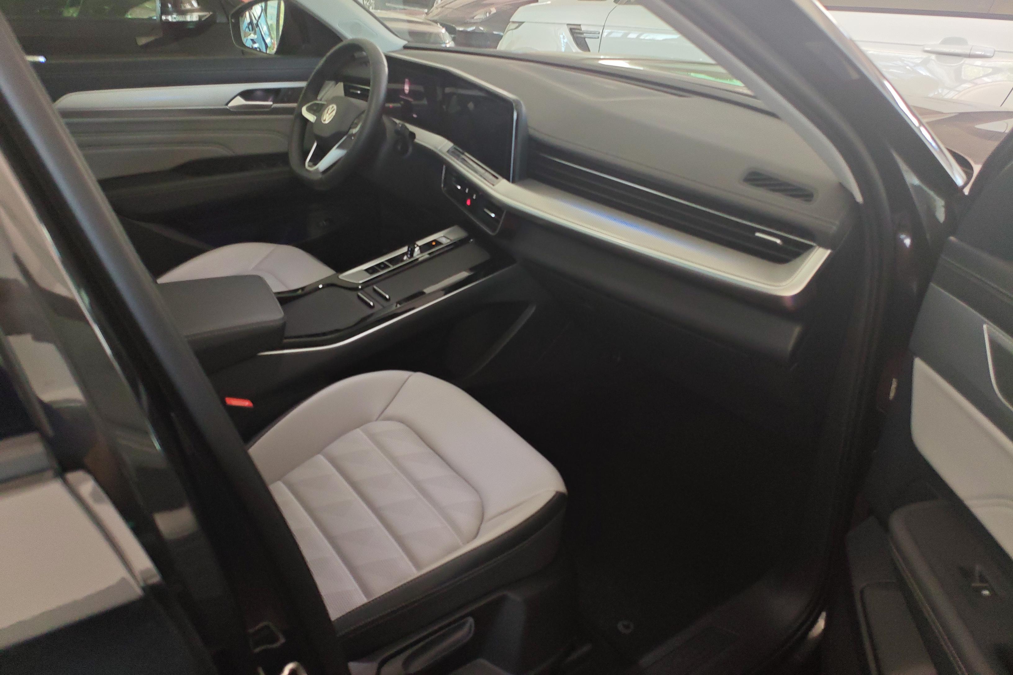 Volkswagen Tavendor 2023 car image #7