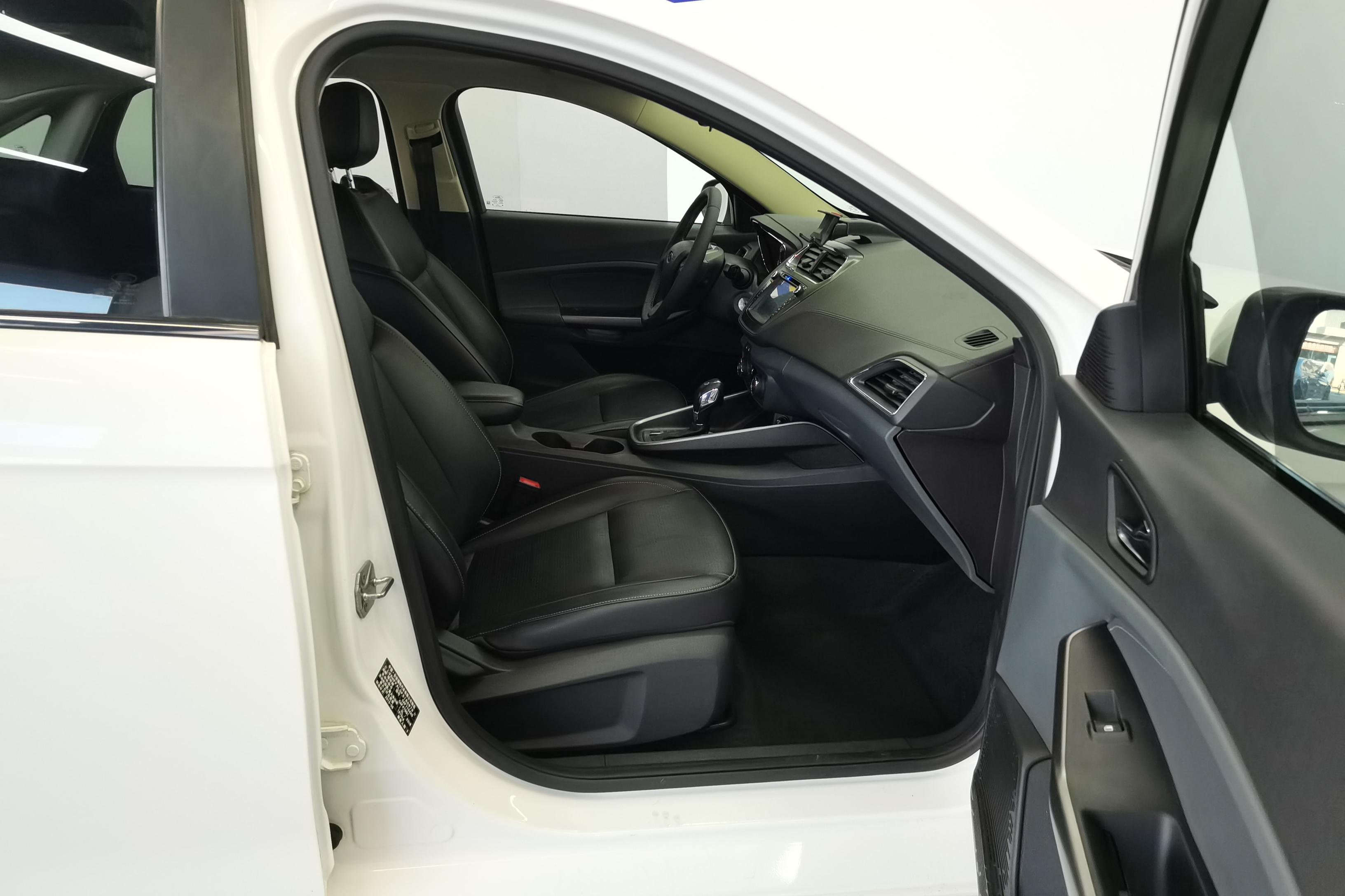 Ford Escort 2015 car image #7