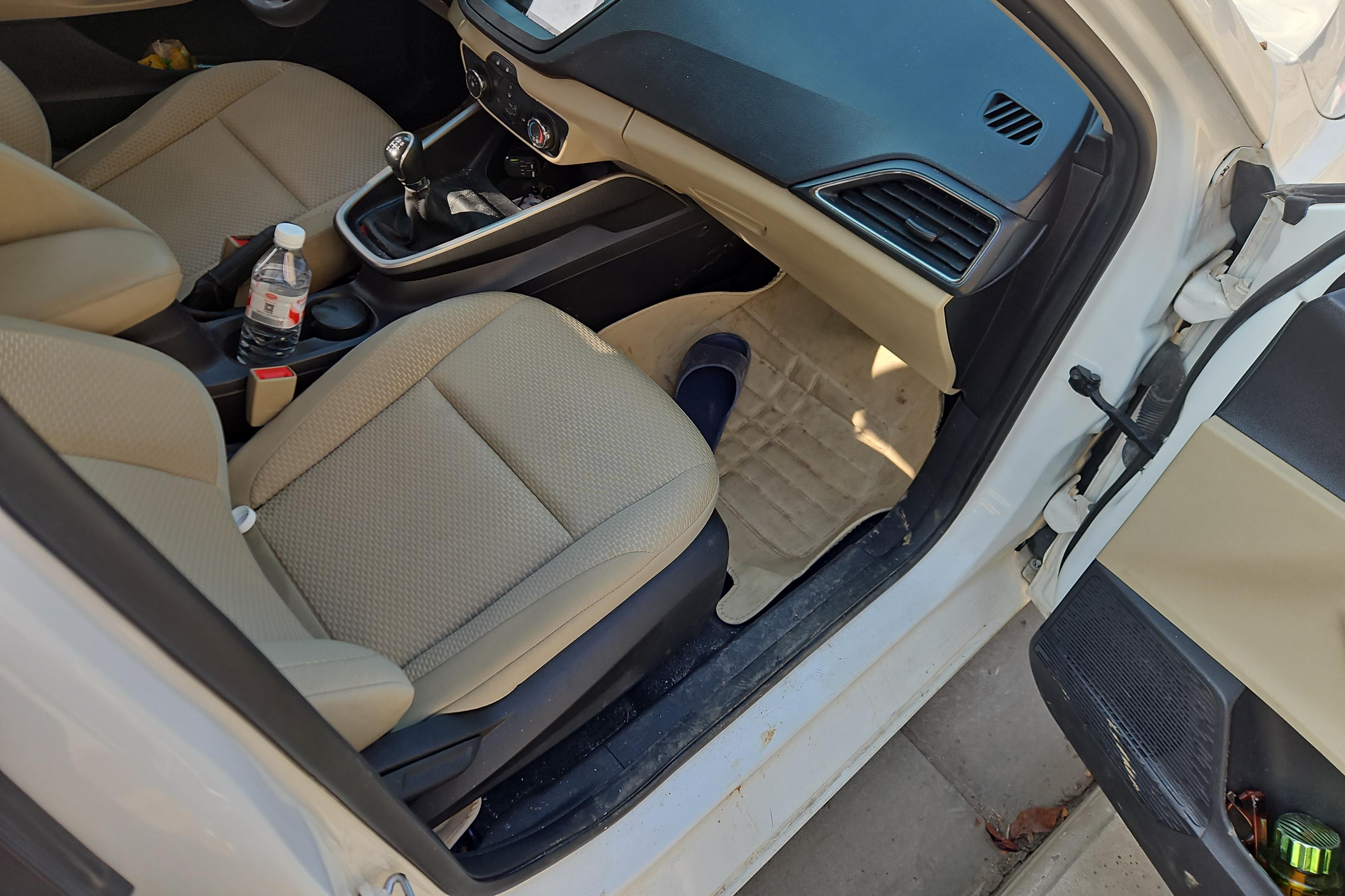 Ford Escort 2018 car image #7