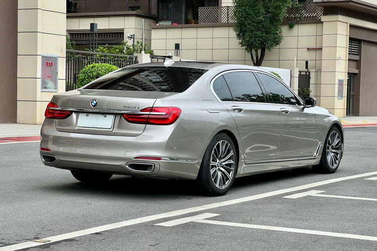 BMW M760Le 2017 #7 BMW M760Le 2017 car image #7