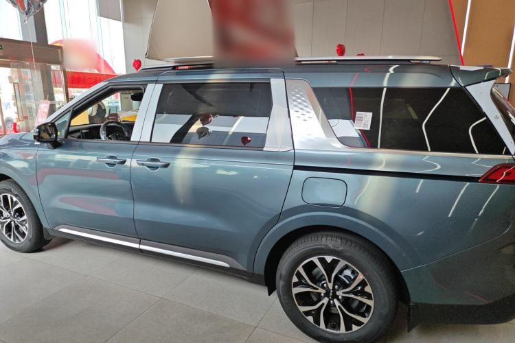 Kia Carnival изображение автомобиля #7