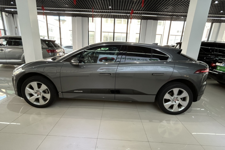 2019 car image #7