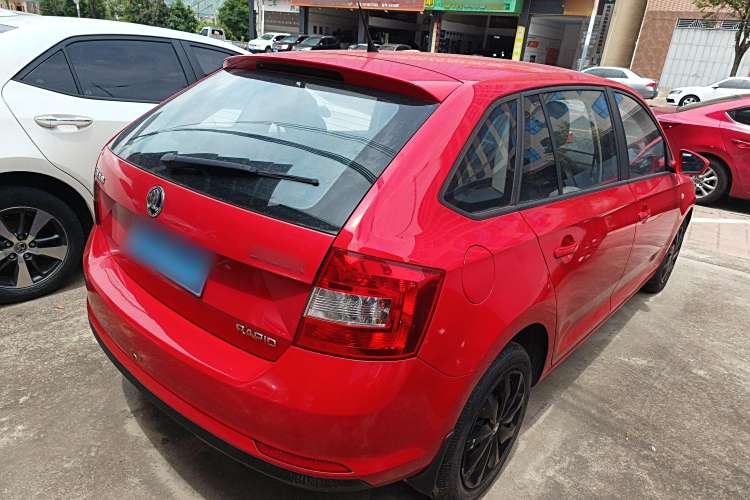Skoda Rapid Spaceback 2015 car image #7