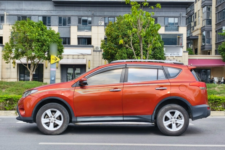 Toyota RAV4 (Imported) 2014 immagine di auto #7