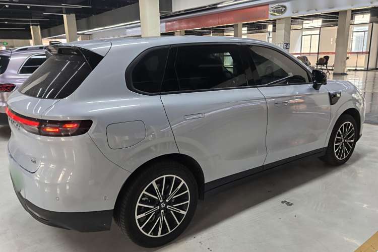 零跑汽车 零跑B10 2025 汽车图片 #7