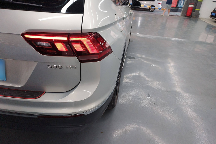 Volkswagen Tiguan L 2021 car image #7