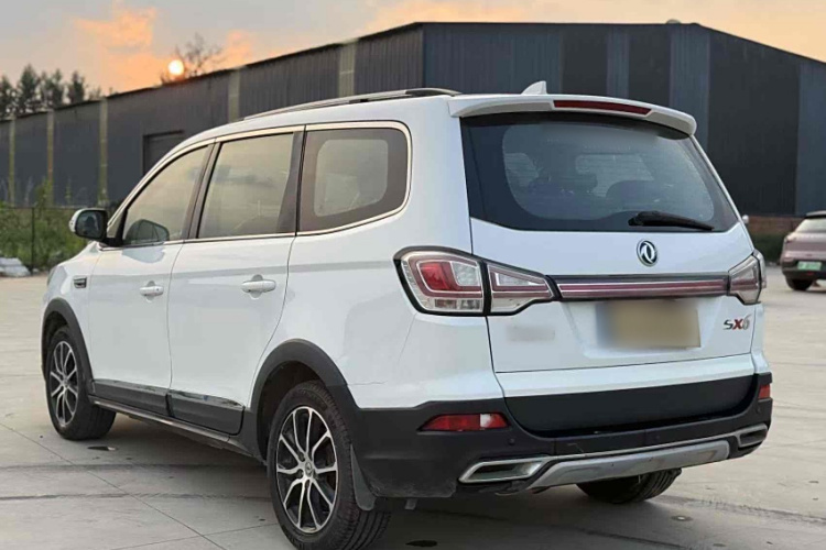 Forthing SX6 2017 #7 Forthing SX6 2017 car image #7