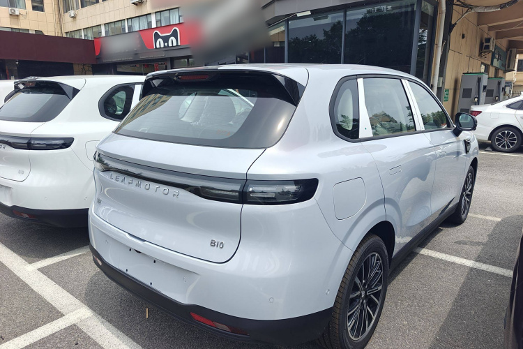 零跑汽车 零跑B10 2025 汽车图片 #7