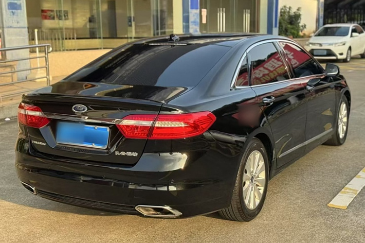 Ford Taurus 2016 car image #7