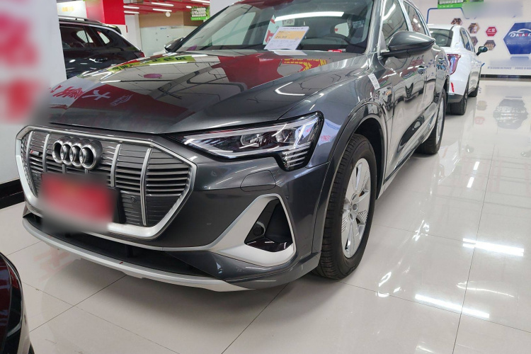 Audi e-tron #7 Audi e-tron car image #7