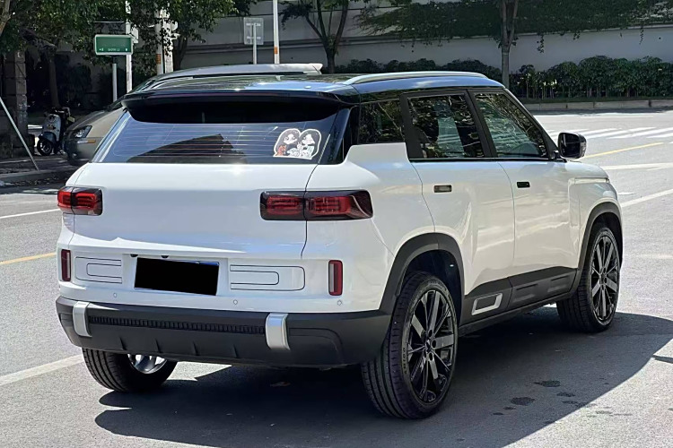 GEELY ICON 2024 car image #7