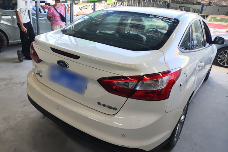 Ford Focus (Imported) 2014 car image #7