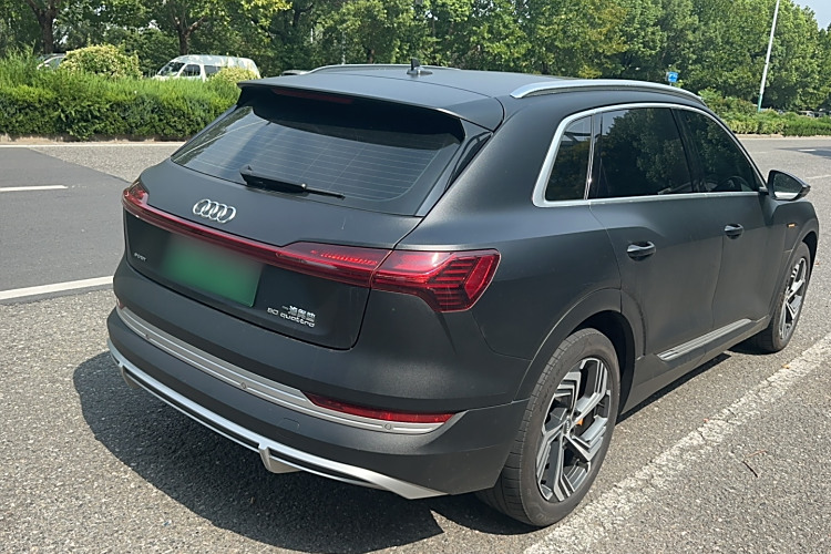 Audi e-tron 2021 صورة سيارة #7