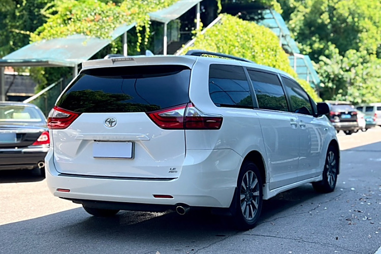 Toyota Sienna 2020 immagine di auto #7