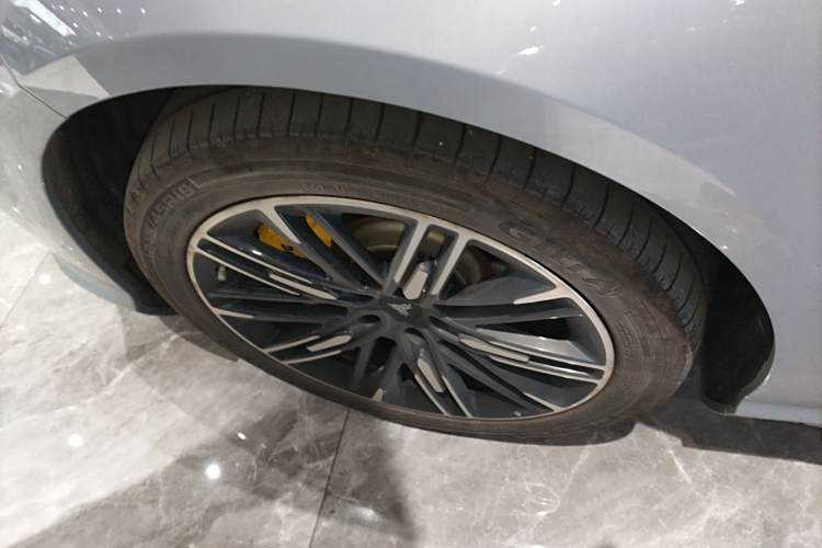 哪吒汽车 哪吒S 2023 汽车图片 #7