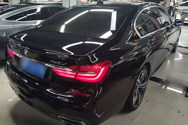 BMW M760Le 2019 car image #7