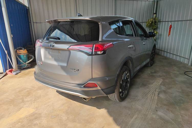 Toyota RAV4 (Imported) 2017 #7 Toyota RAV4 (Imported) 2017 immagine di auto #7