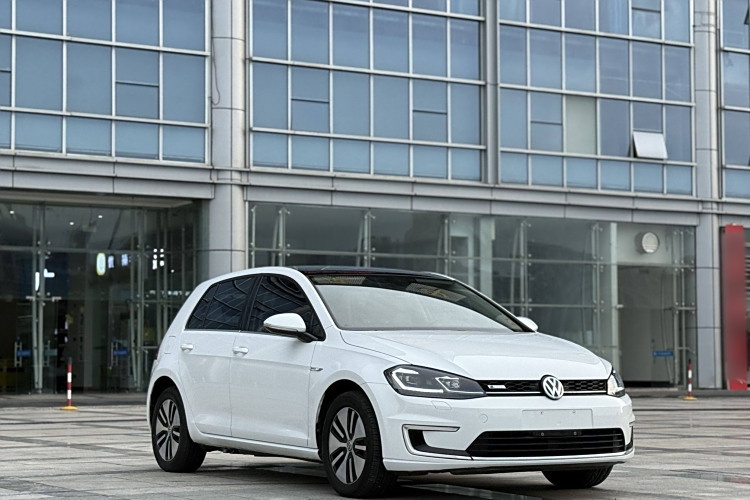 Volkswagen Golf Pure Electric 2020 car image #7