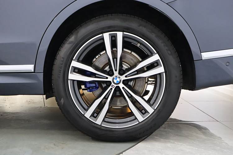 BMW X7 M60i 2020 immagine di auto #7