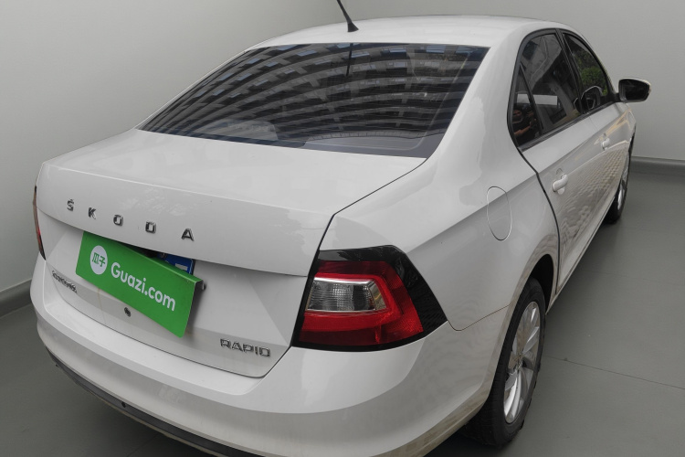 Skoda Rapid 2019 imagen de coche #7