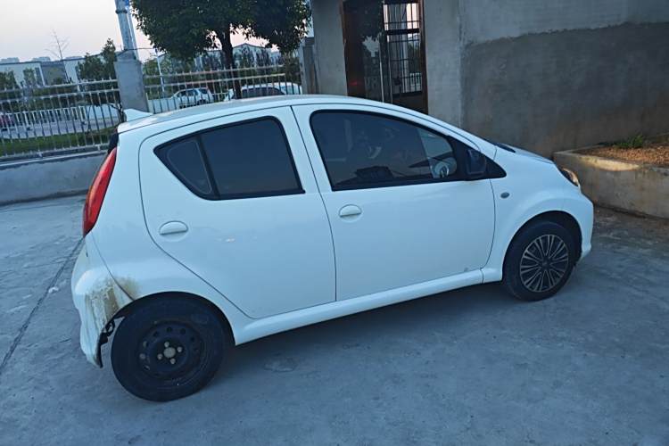 BYD e1 2019 car image #7