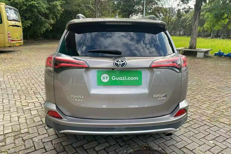 Toyota RAV4 (Imported) 2018 #7 Toyota RAV4 (Imported) 2018 immagine di auto #7