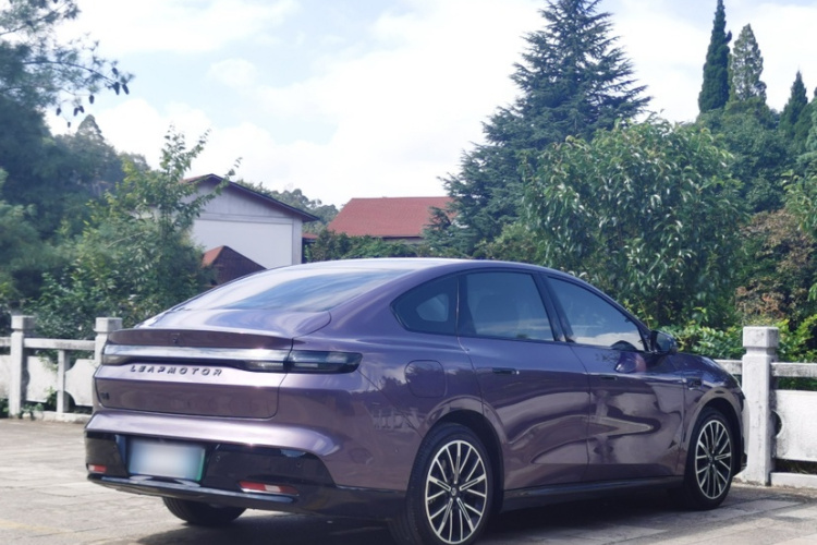 零跑汽车 零跑B01 2025 汽车图片 #7